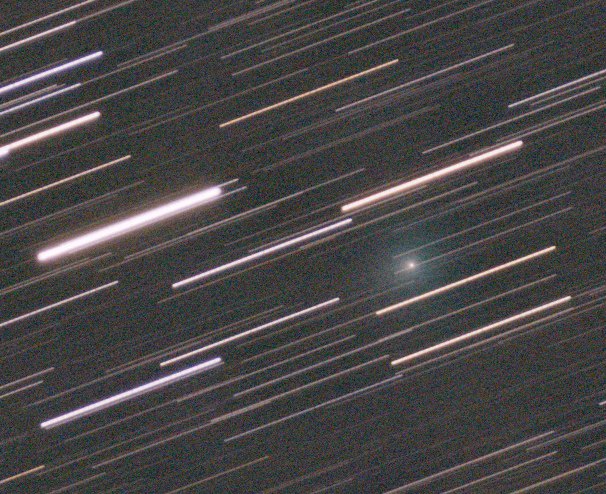 Stack aligned on the comet: trailed stars